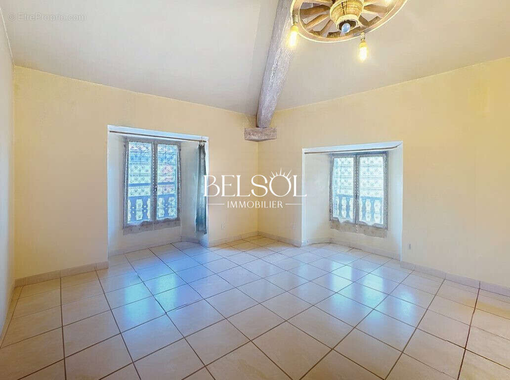 Maison à SAINT-LAURENT-DE-CERDANS