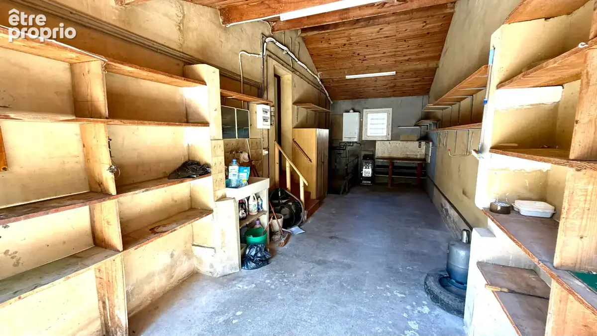 Maison de plain pied sur 428 m² de jardin clos et arboré. - photo 14