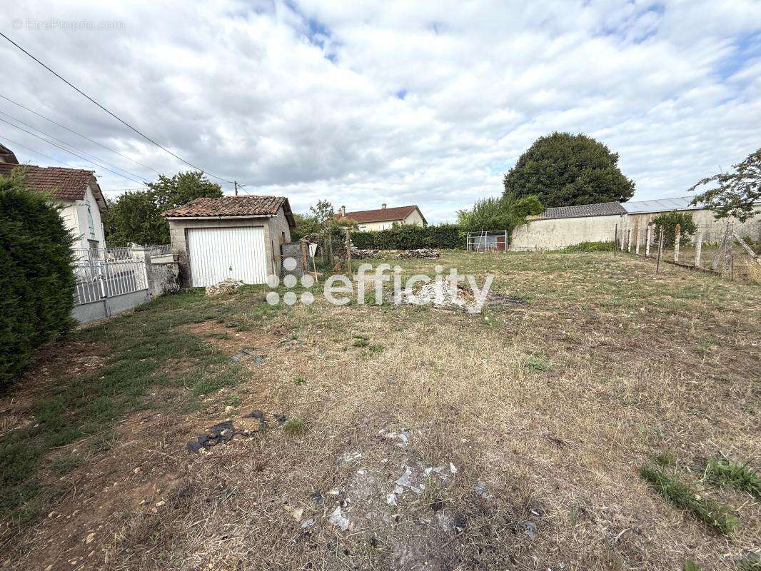 Maison à SAINT-PIERRE-D'EXIDEUIL