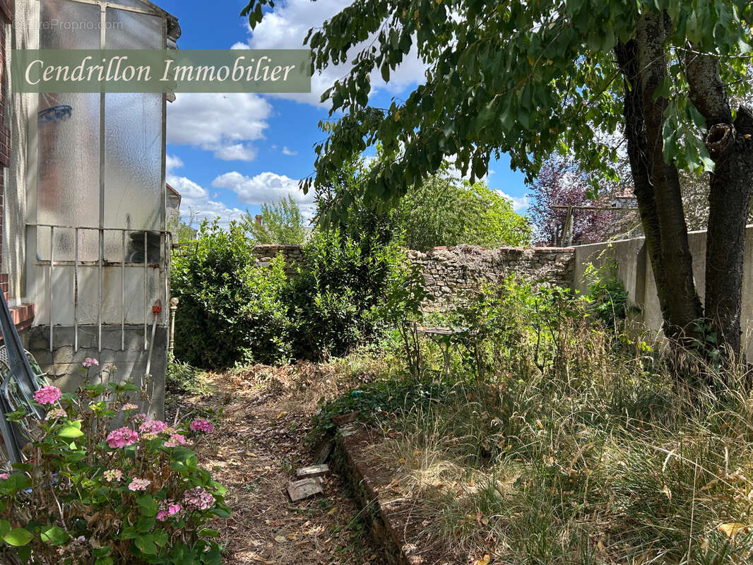 Charmante Maison de Bourg Indépendante à Bonnat   103 m2 sur 335 m2 de terrain - photo 5