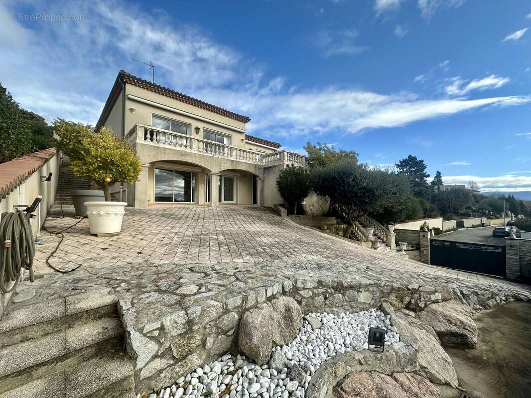 Maison à BOURG-LES-VALENCE