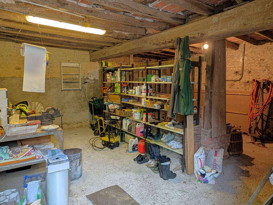 Maison à AILLANT-SUR-THOLON