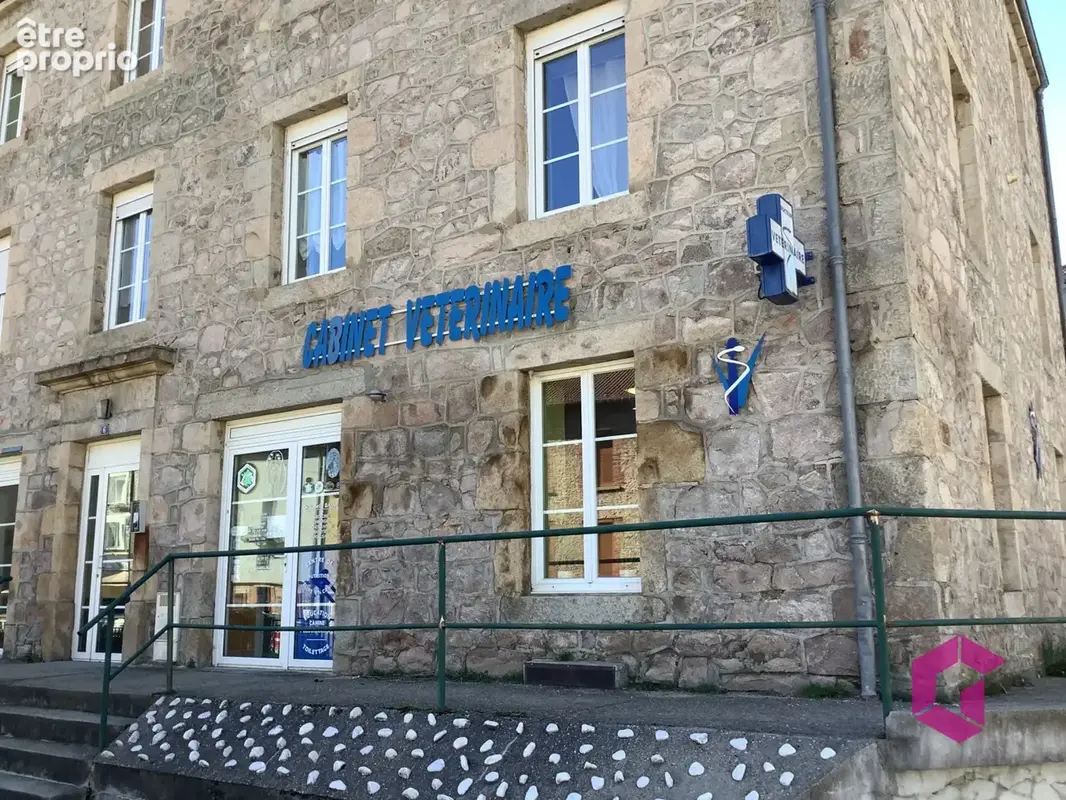 Local commercial en plein centre de Dunières avec parking privé! - photo 11