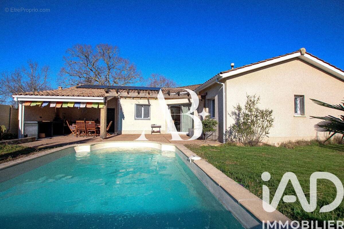 Photo 1 - Maison à ROAILLAN