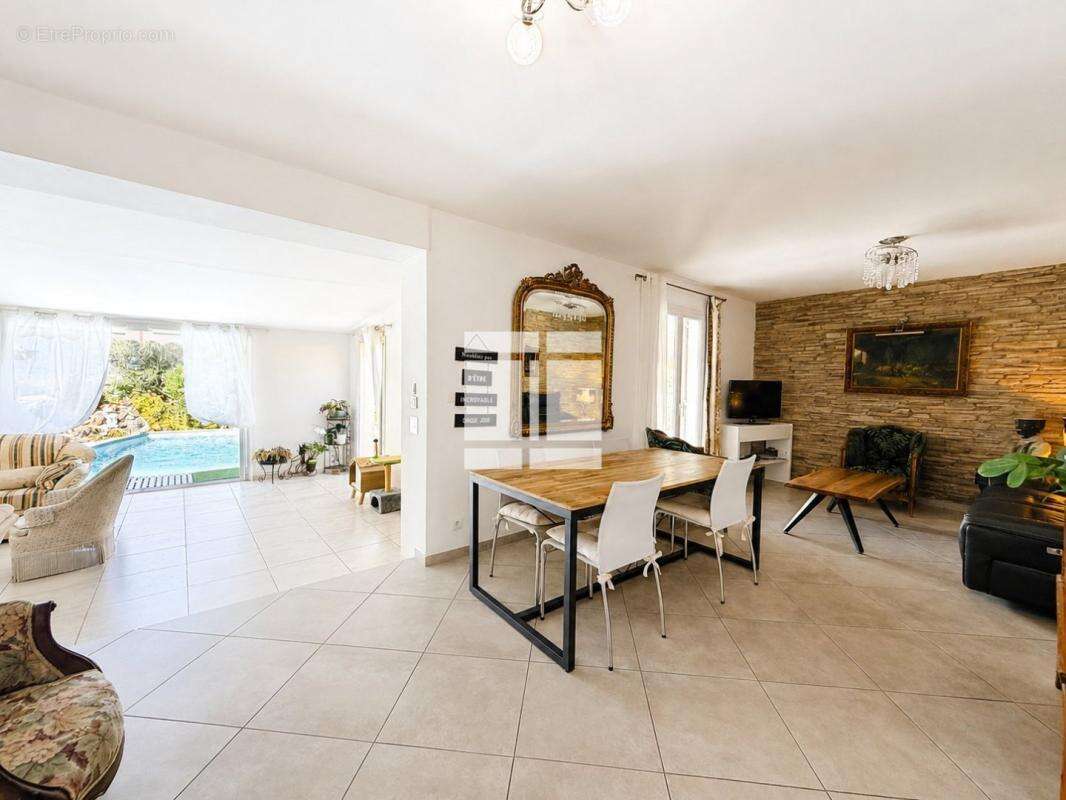 Villa de plain-pied - piscine - T2 indépendant - photo 3