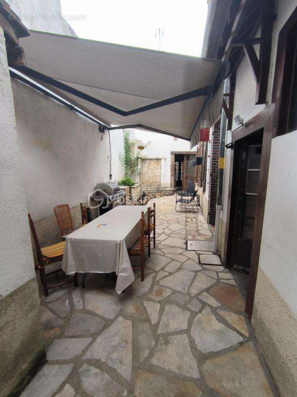 Maison à VILLENEUVE-SUR-YONNE