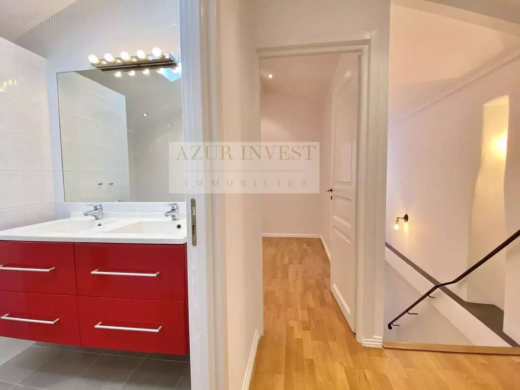 Appartement à ROQUEBRUNE-CAP-MARTIN
