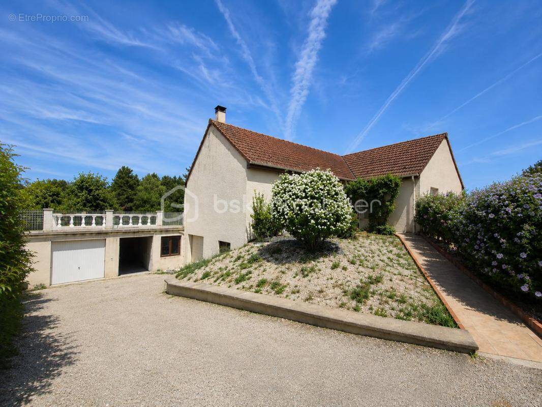  Maison familiale de plain-pied avec sous-sol complet  - photo 1
