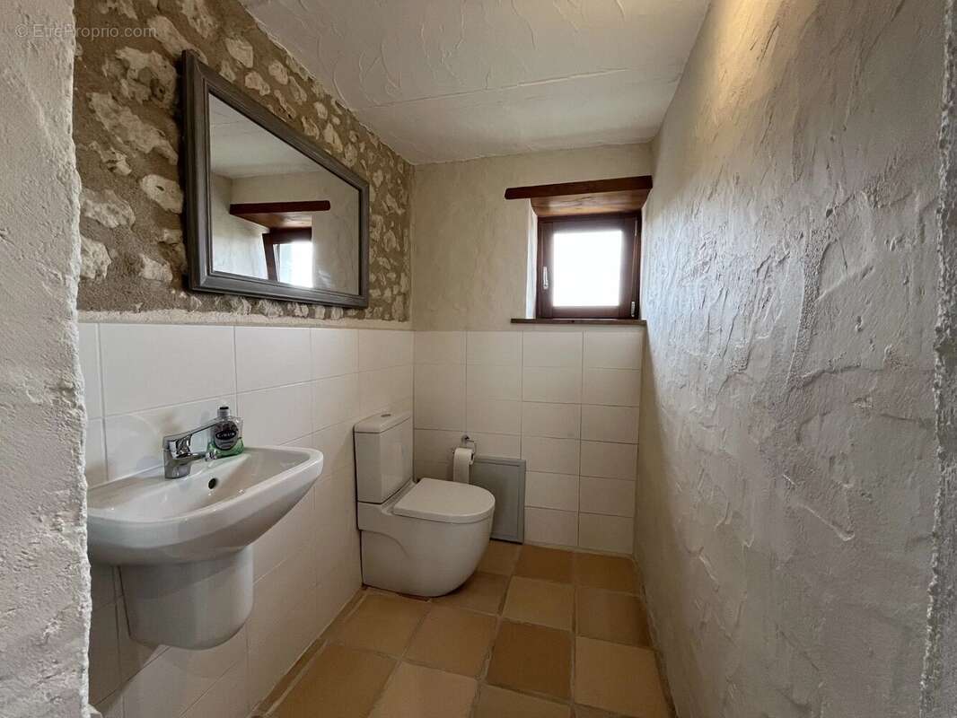 Propriété en pierre en excellent état, à proximité des commerces - photo 11
