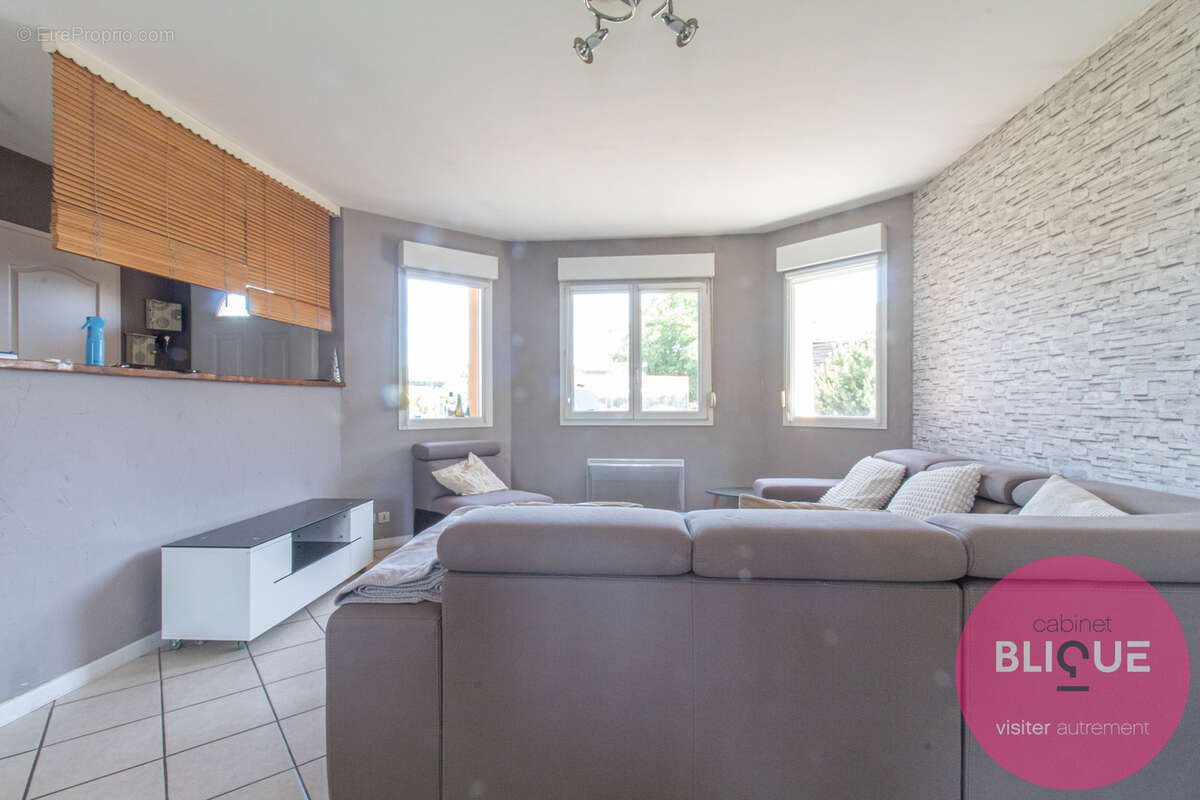 Plain-pied, grand jardin et garages xxl : ici, l'espace a pris ses aises ! - photo 5