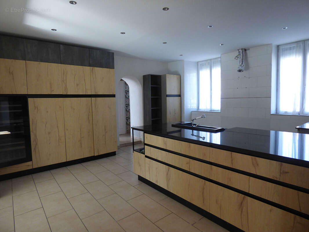Maison Commentry avec piscine 4 chambres 160m² - photo 3