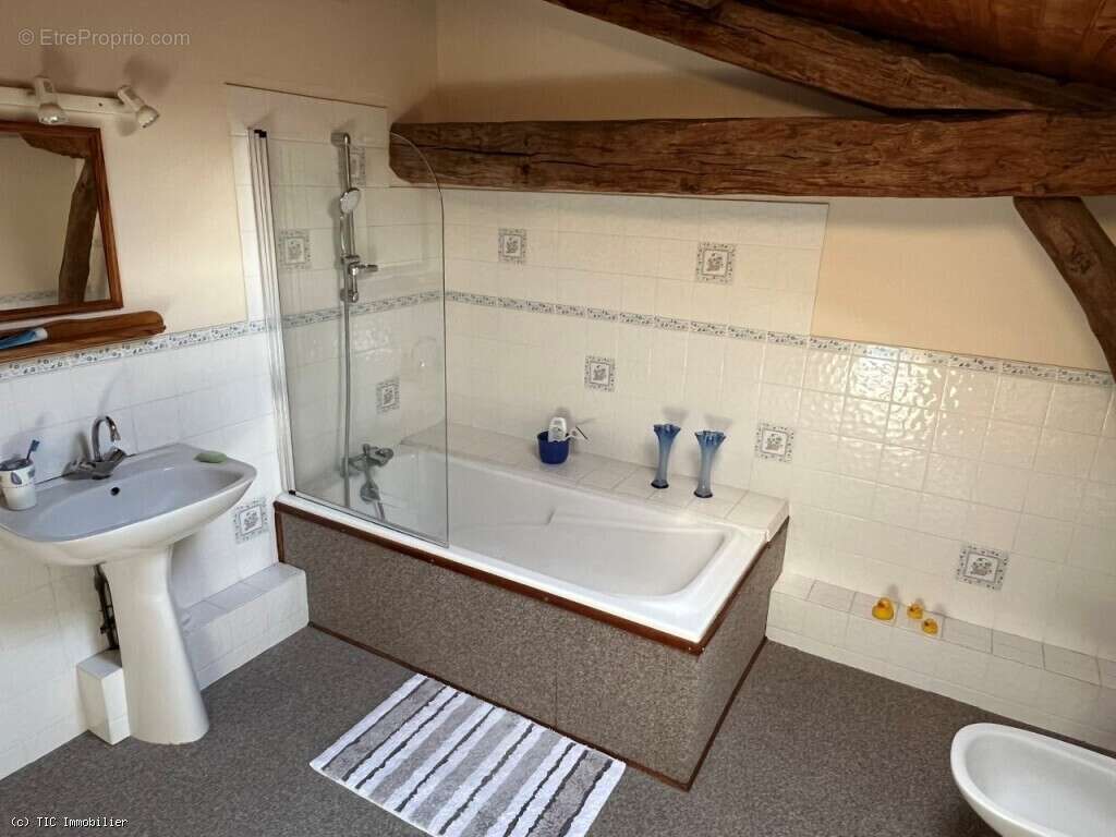 Charmante Maison en Pierre dans un Village Tranquille – Idéale comme Résidence Secondaire - photo 16