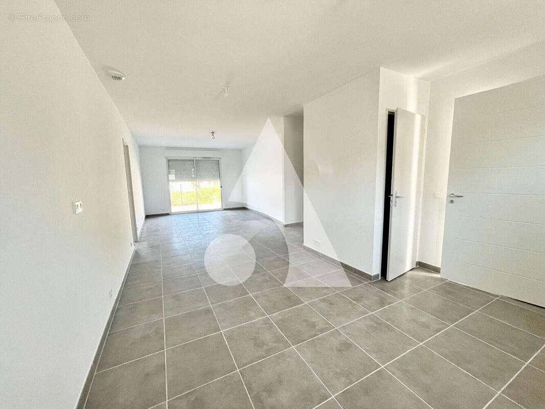 Villelaure - Maison T4 82.10 m2 avec terrasse, jardin et garage - photo 7