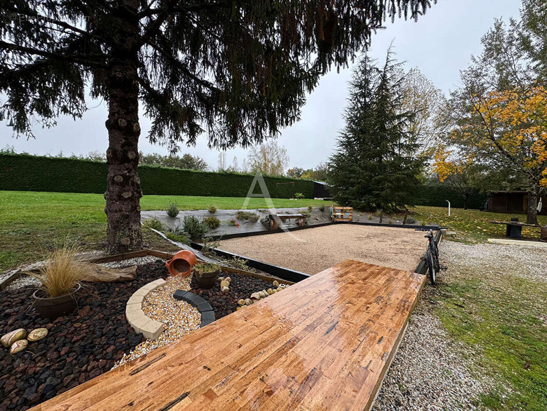 Maison à LABESSIERE-CANDEIL