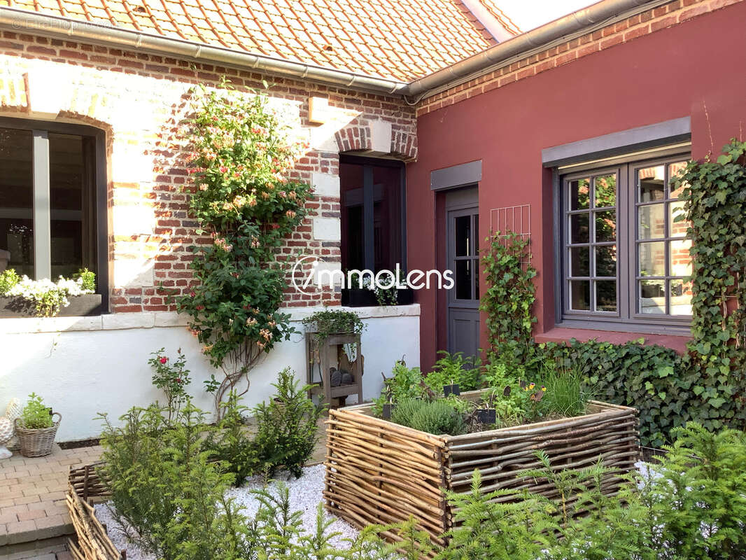 Maison à MONT-SAINT-ELOI