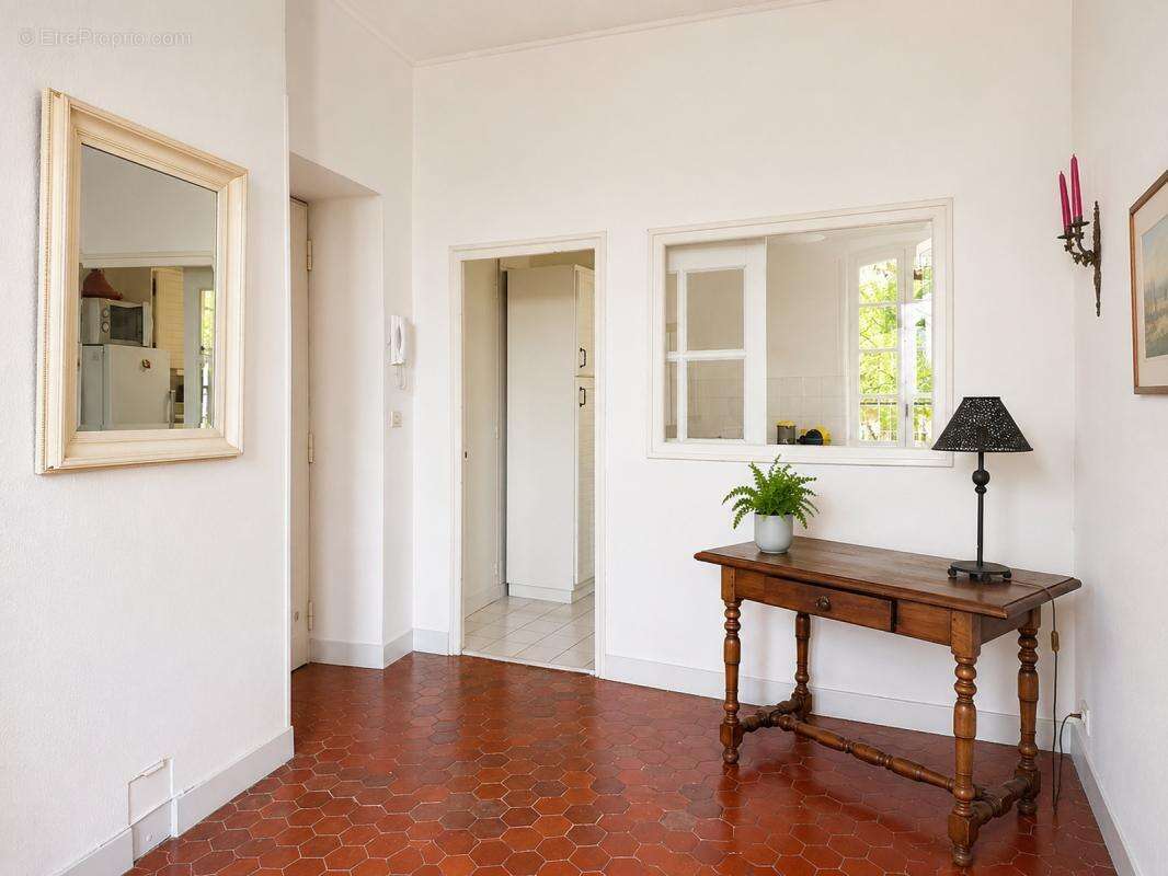 Exclusivité - Avignon Intra-muros. Appartement 2 Pièces 49m² - photo 3