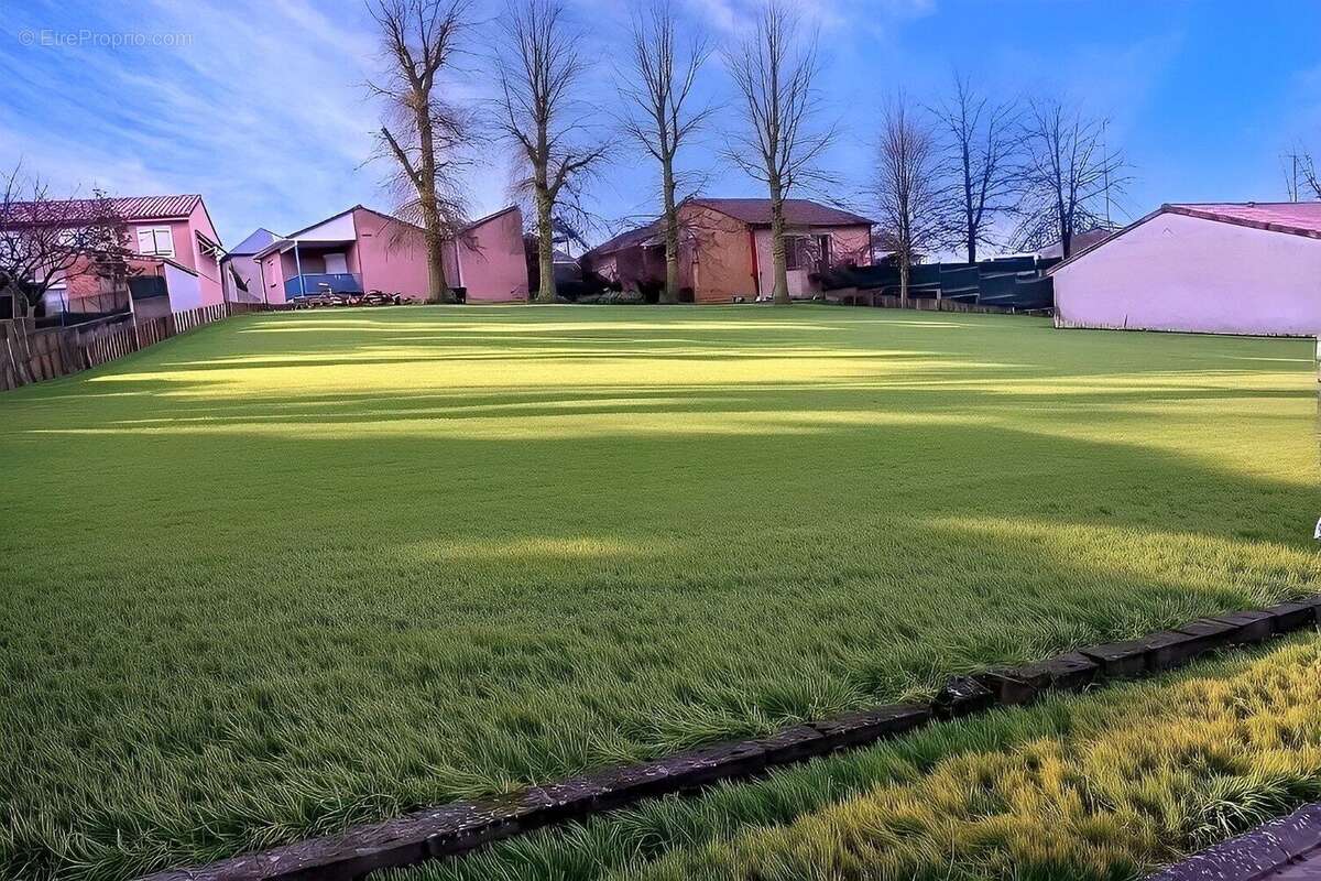 Terrain constructible viabilisé de 1 017 m² - photo 4