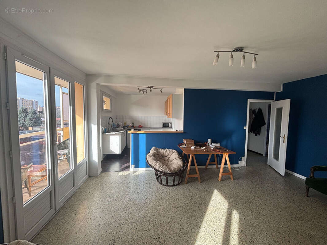Luminosité, calme et volumes : Bel appartement familial de 82 m² ? Boulevard des Provinces - photo 2