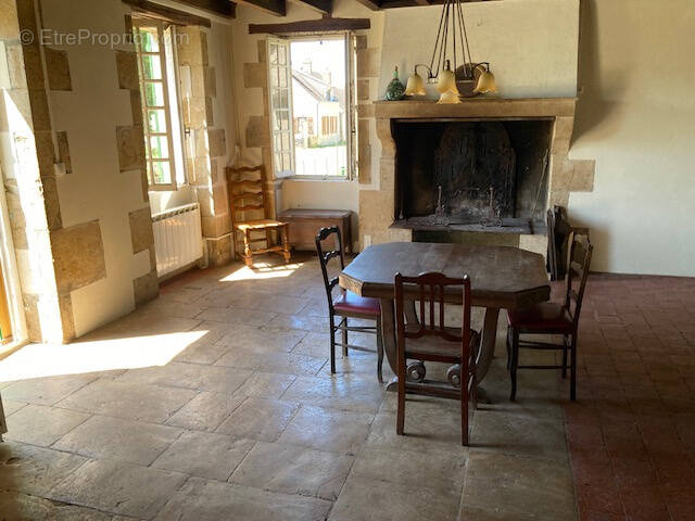Maison à CHASSY