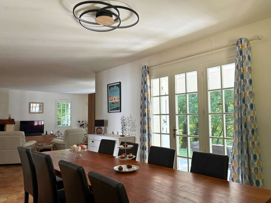 MAISON de plain-pied au coeur des bois avec 4 chambres, garage et dépendances aux portes de COGNAC - photo 5