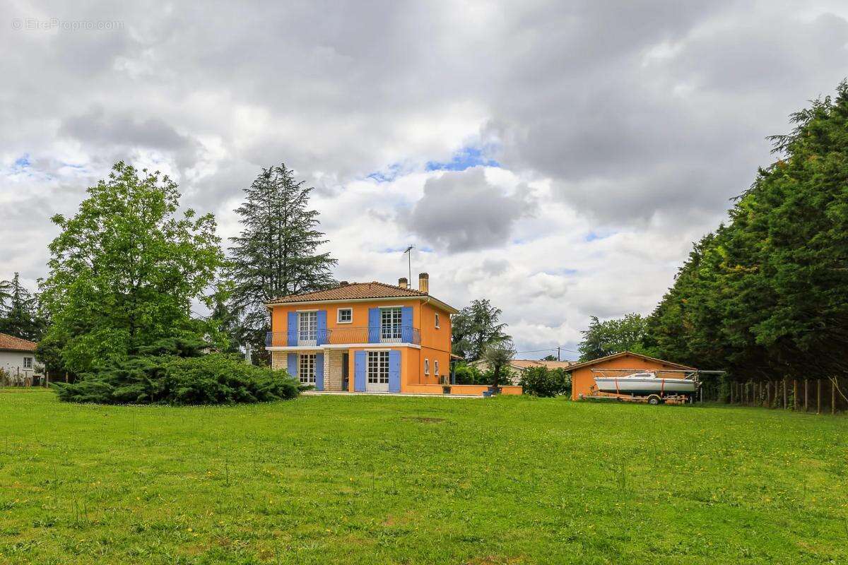 Maison à COUTRAS
