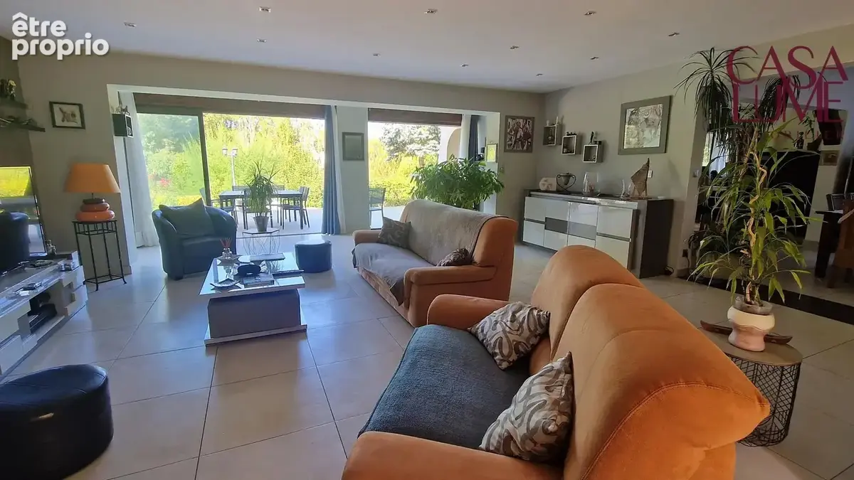 Villa F6 + F2/3 avec piscine et 4200 m² de terrain - photo 10