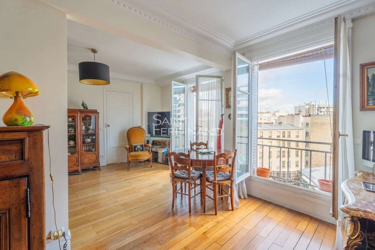 Appartement à PARIS-15E