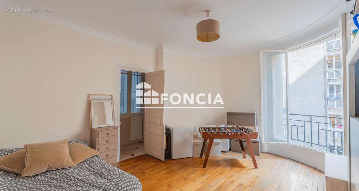 Appartement à PARIS-16E