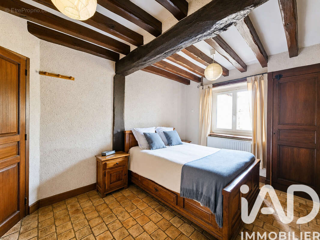 Maison 148 m² à Saint-Ange-Et-Torcay  - photo 8