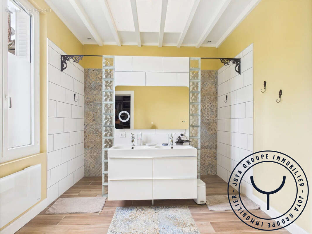 Maison à PONT-SAINTE-MARIE