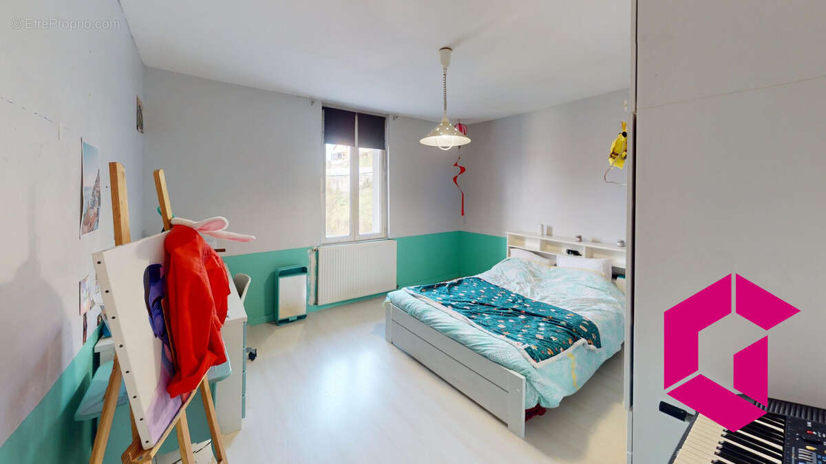 Appartement à LE CHAMBON-FEUGEROLLES