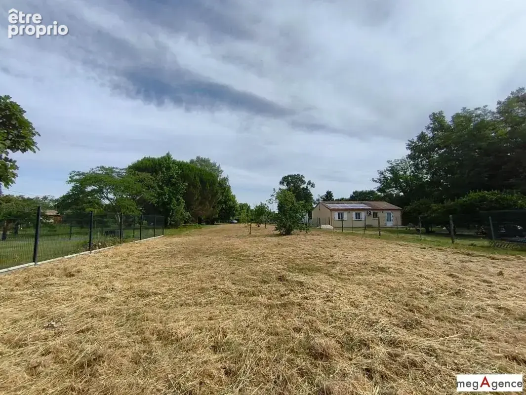 Terrain constructible de 1 667 m² à Saint-Girons-d'Aiguevives - photo 3