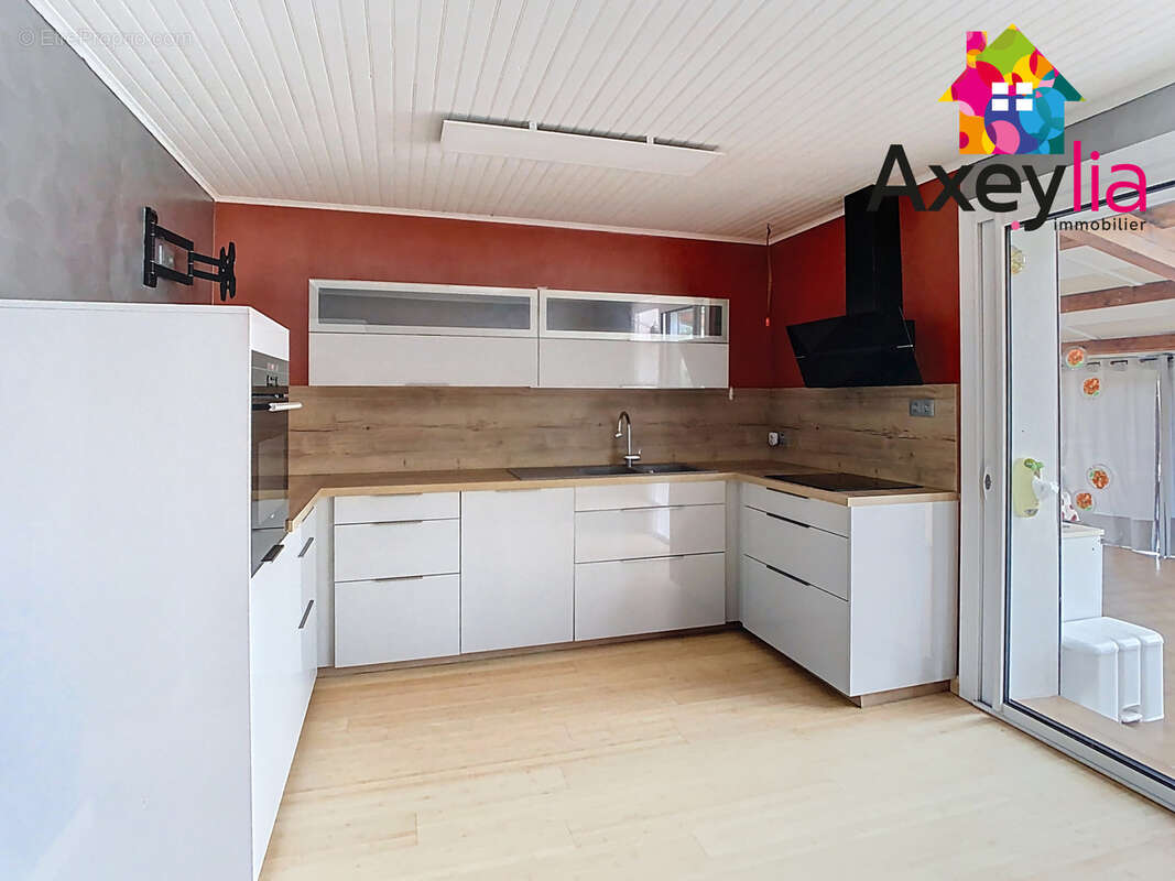 Maison à SAINT-ROMAIN-LA-MOTTE