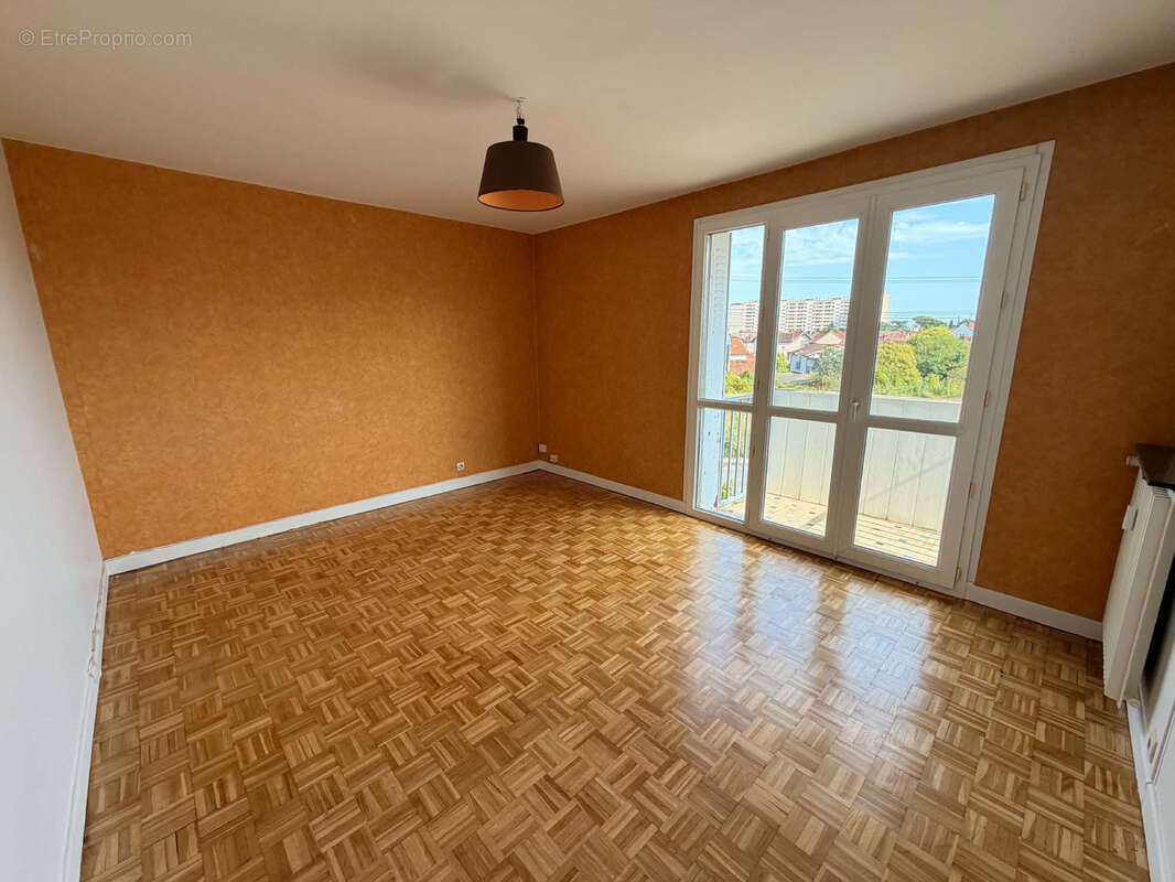 SAINT-AGNE - T5 de 80,97m2 avec balcon et cave. - photo 2