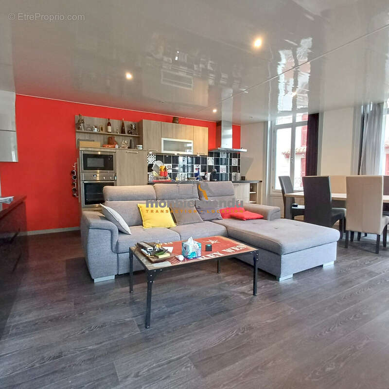 Appartement 232 m² à Vic-Sur-Cere  - photo 2