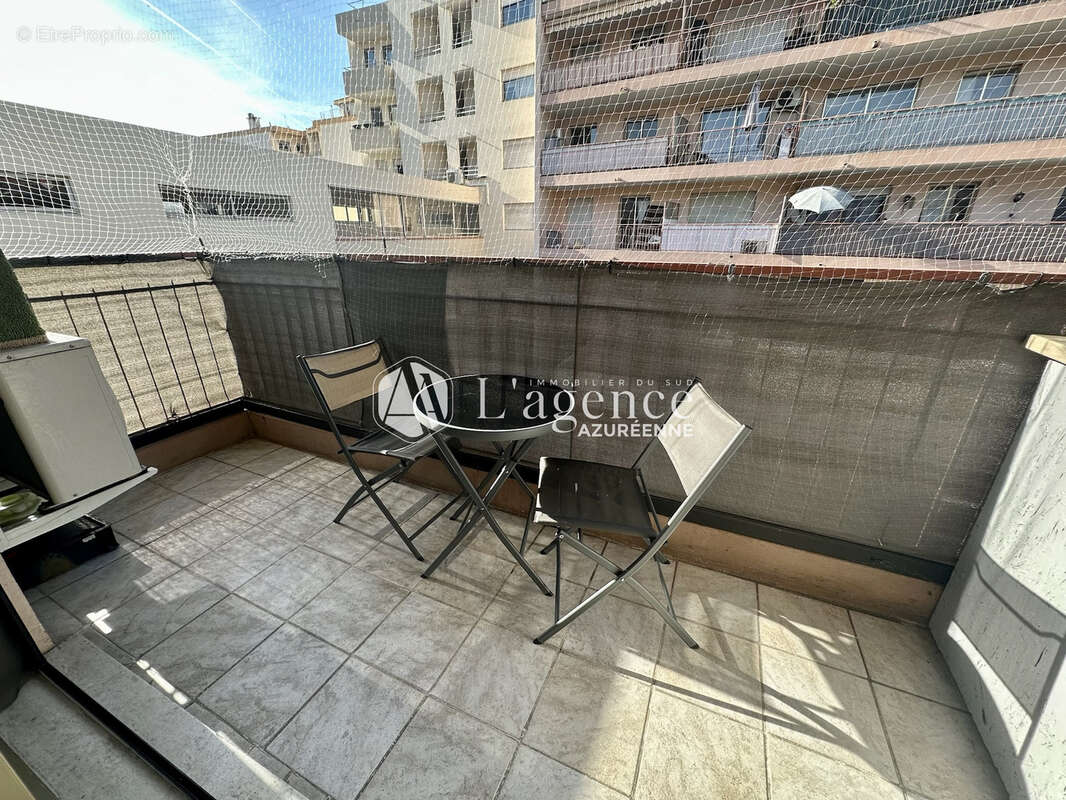 Appartement à SAINT-LAURENT-DU-VAR