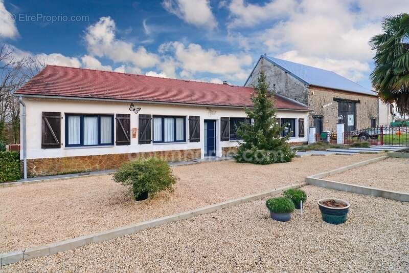 Maison à SAINT-LEGER-MAGNAZEIX