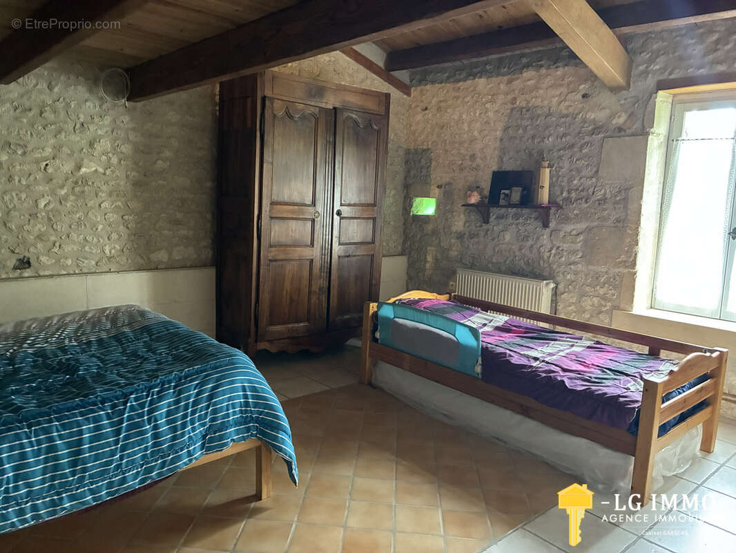 Belle maison familiale de 315 m2,  4 chambres, terrain 8000 m2, dependances - photo 21