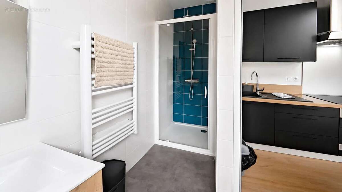 Immeuble de rapport: 3 lots loués: T5, T2, Studio avec 3 garages - photo 19
