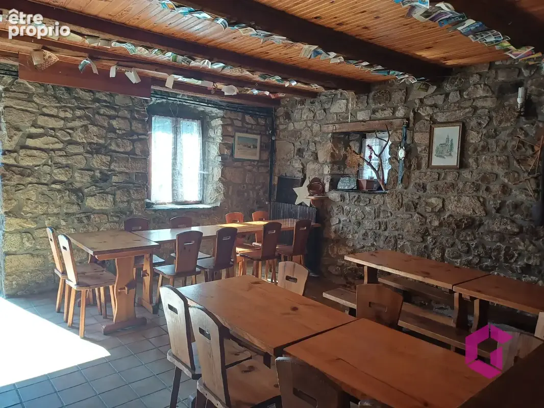 Maison de bourg de 390m2 env. sur 969m2 de terrain. - photo 4