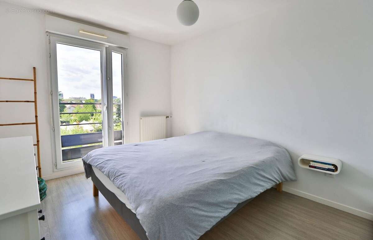 Chambre 1 F3 Noisy le Grand  - Appartement à NOISY-LE-GRAND
