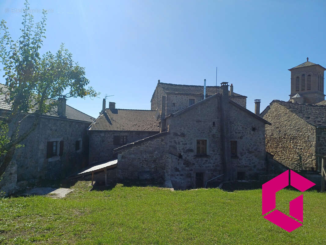 Maison à LE MAS-DE-TENCE