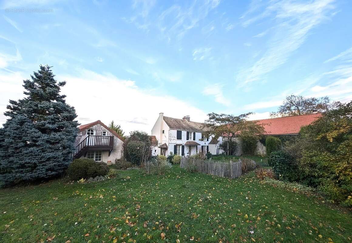 Maison à NEAUPHLE-LE-CHATEAU