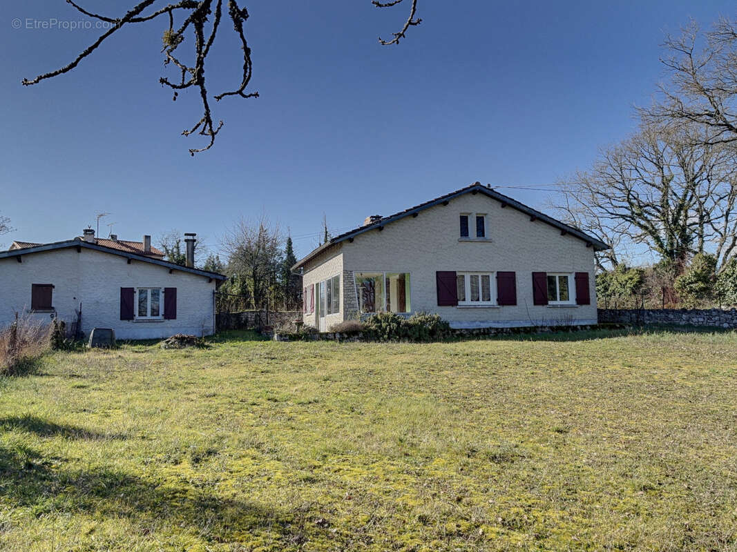 Maison à CASTELNAU-MONTRATIER