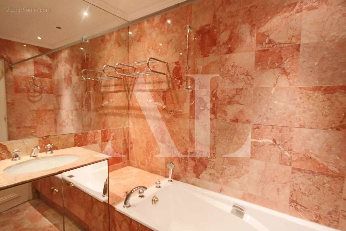 Appartement à VALLAURIS