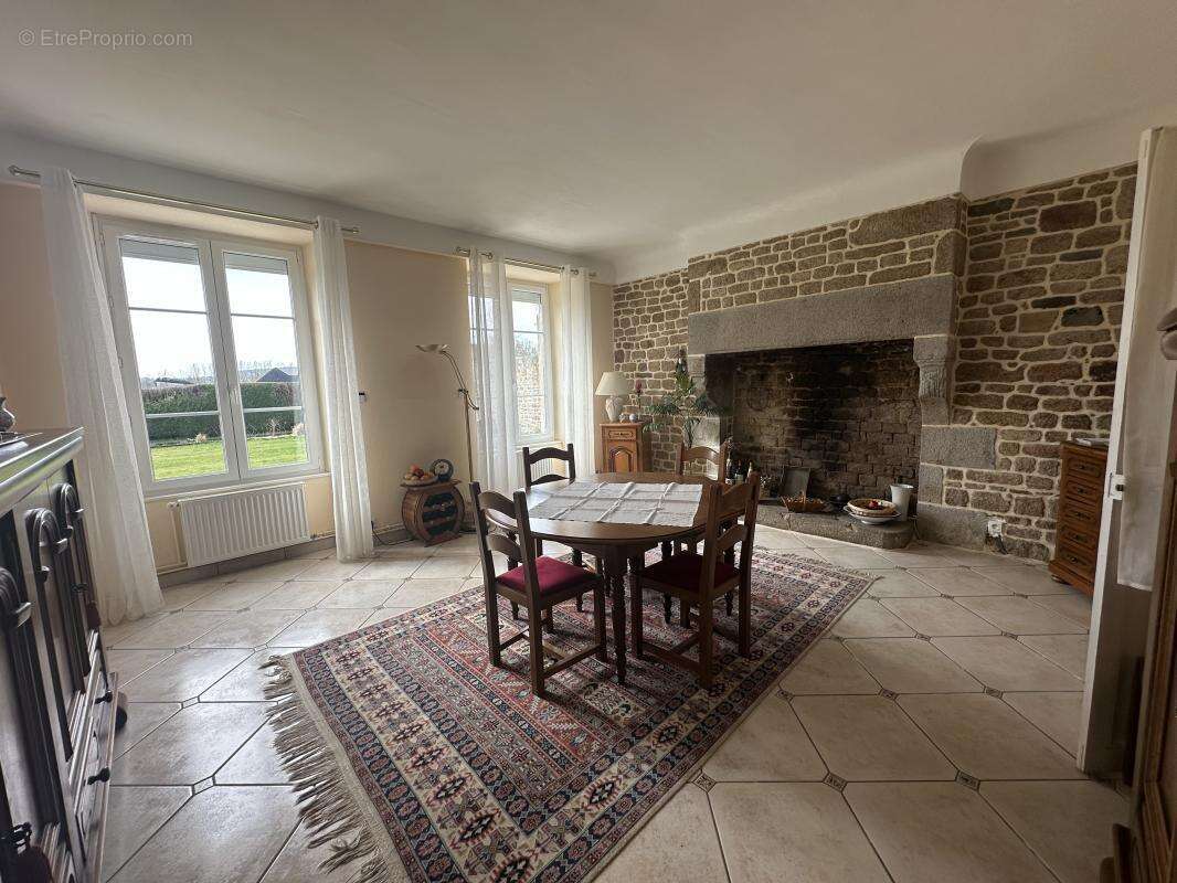 Maison à SAINT-SEVER-CALVADOS