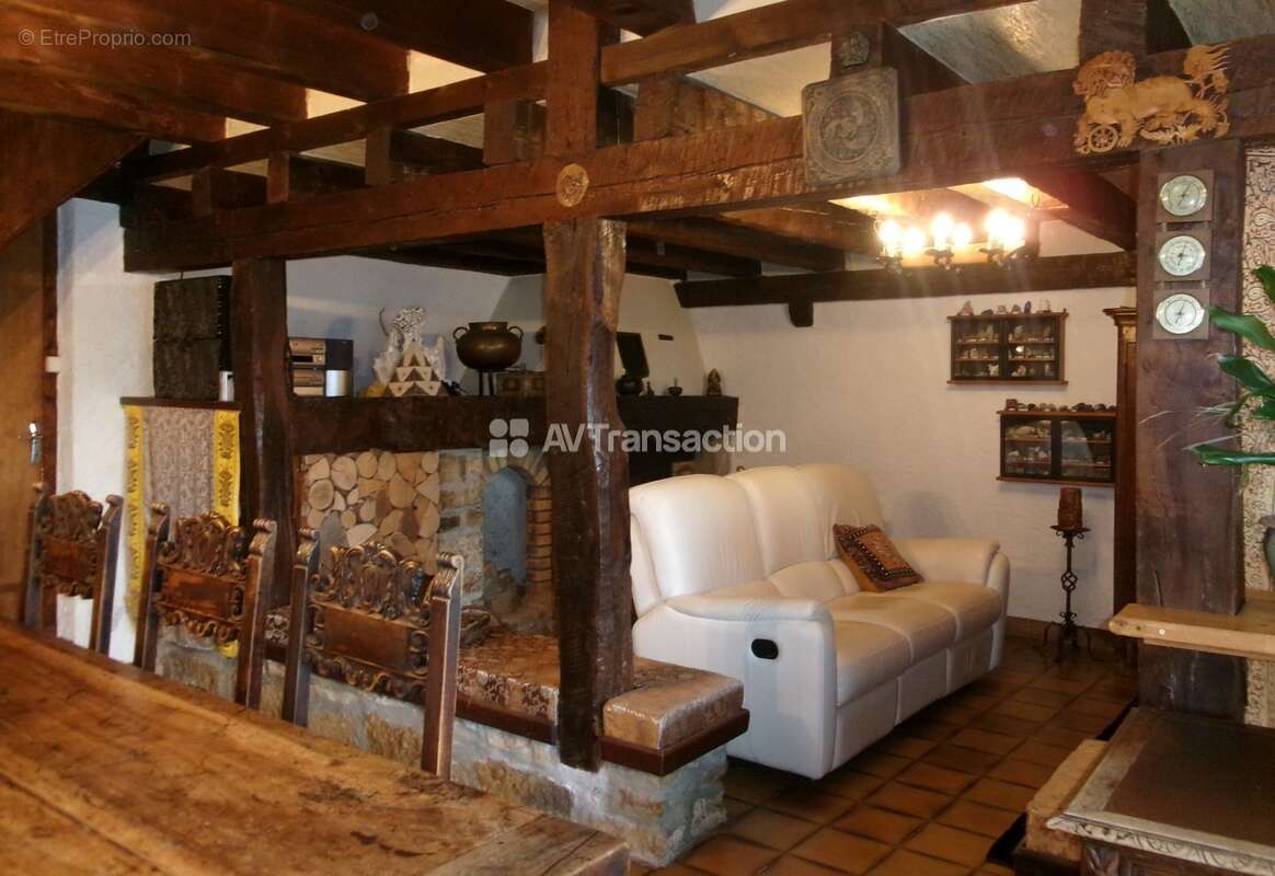 Maison 240 m² à Sutrieu  - photo 23