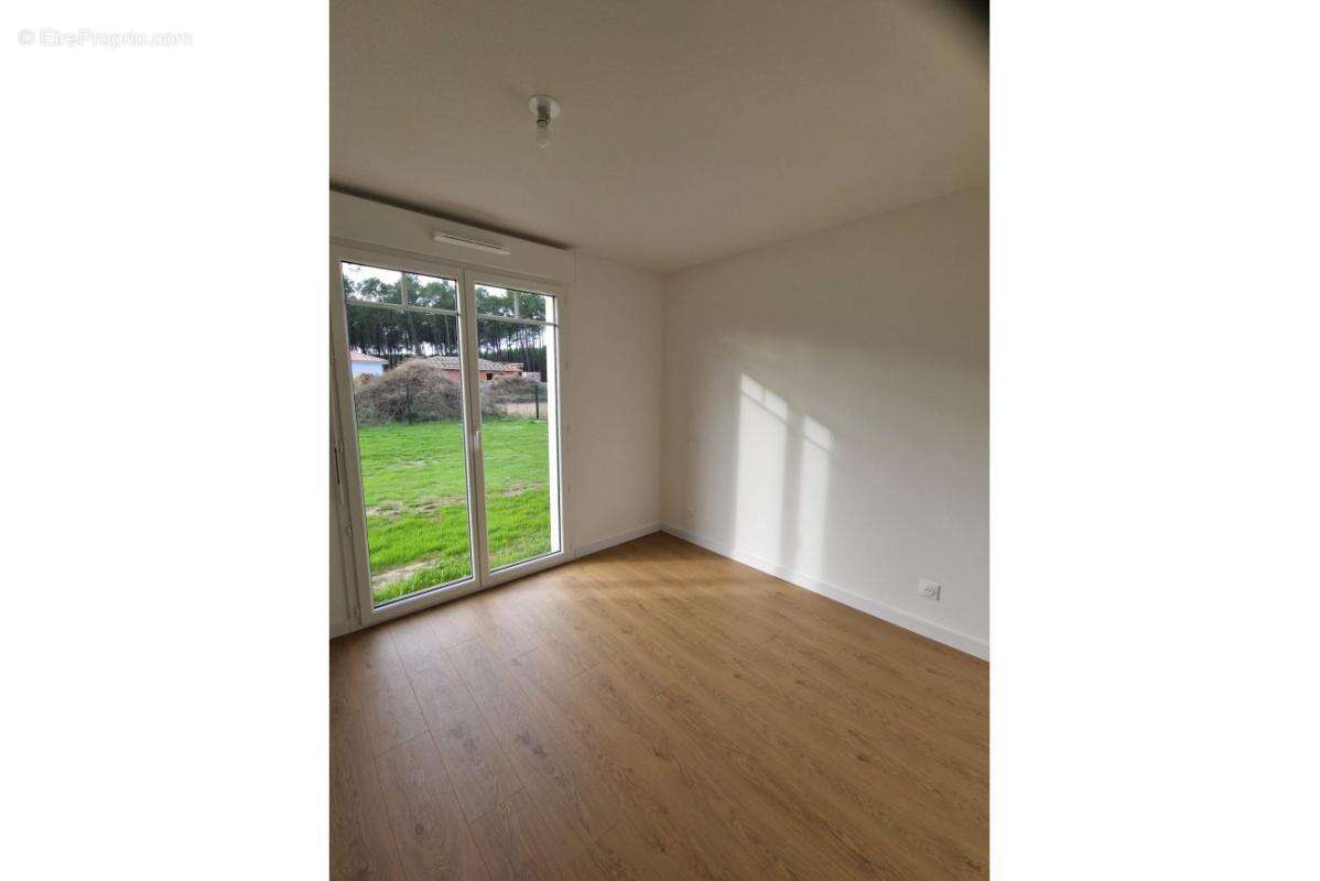 Appartement à TOSSE