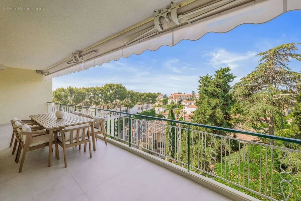 Appartement à LE CANNET