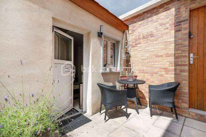 Maison à LES CLAYES-SOUS-BOIS